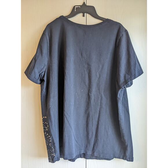 Liz & Me Women's Black Short Sleeve V-neck Printed T-shirt Top Size 1X - Picture 2 of 5